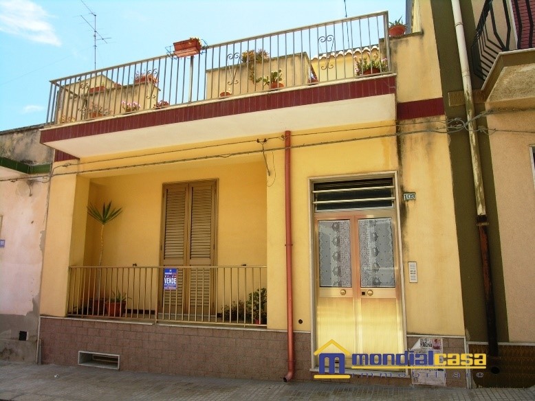 Casa Indipendente in Vendita a Pachino, 130'000€, 215 m²