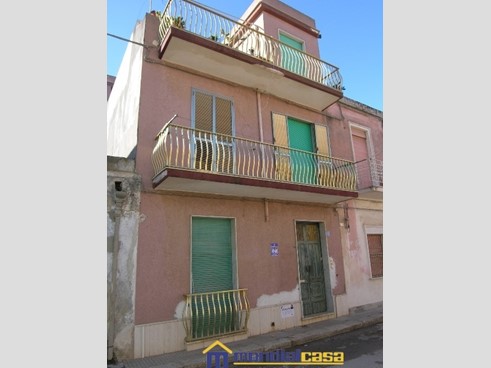 Casa Indipendente in Vendita a Pachino, 95'000€, 220 m²