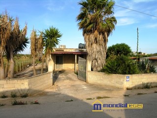Casa Indipendente in Vendita a Ispica, 48'000&euro;, 3310 m²