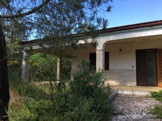 Villa in Vendita a Cassano delle Murge, 75'000€, 1800 m²