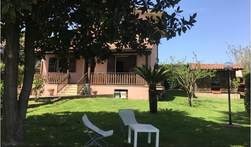 Casa Indipendente in Affitto a Labico, zona Colle Spina, 600€, 130 m², arredato