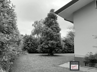 Villa in Vendita a Massarosa, 550'000€, 300 m²