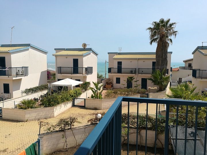 Villa in Vendita a Vittoria, zona scoglitti, via egadi 5, 180'000€, 80 m², arredato