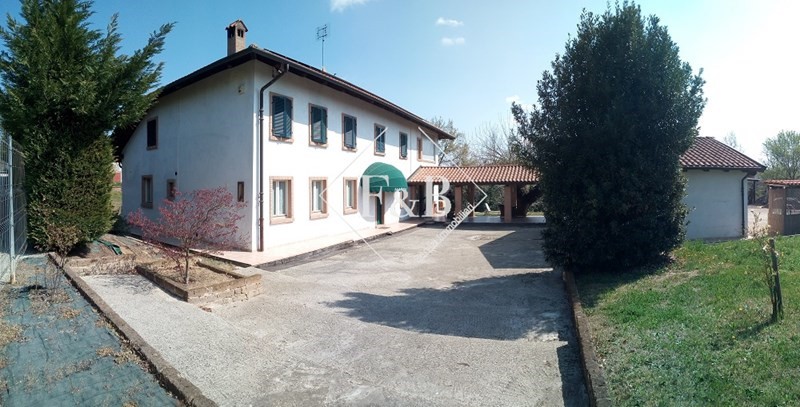 Casa Indipendente in Vendita a Asti, zona Sessant, 335'000&euro;, 365 m²