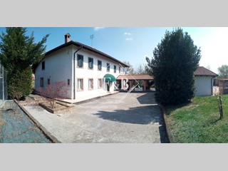 Casa Indipendente in Vendita a Asti, zona Sessant, 335'000&euro;, 365 m²