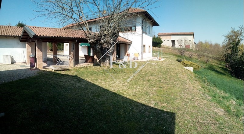 Casa Indipendente in Vendita a Asti, zona Sessant, 335'000€, 365 m²