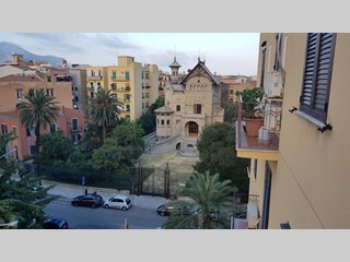 Appartamento in Vendita a Palermo, zona dante, 215'000€, 140 m²