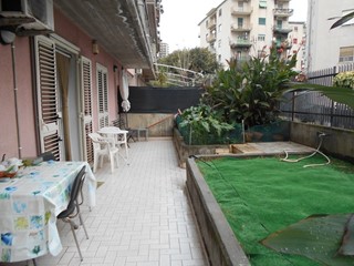 Appartamento in Vendita a Catania, zona Via Eleonora D'Angiò 48/50, 230'000&euro;, 140 m²