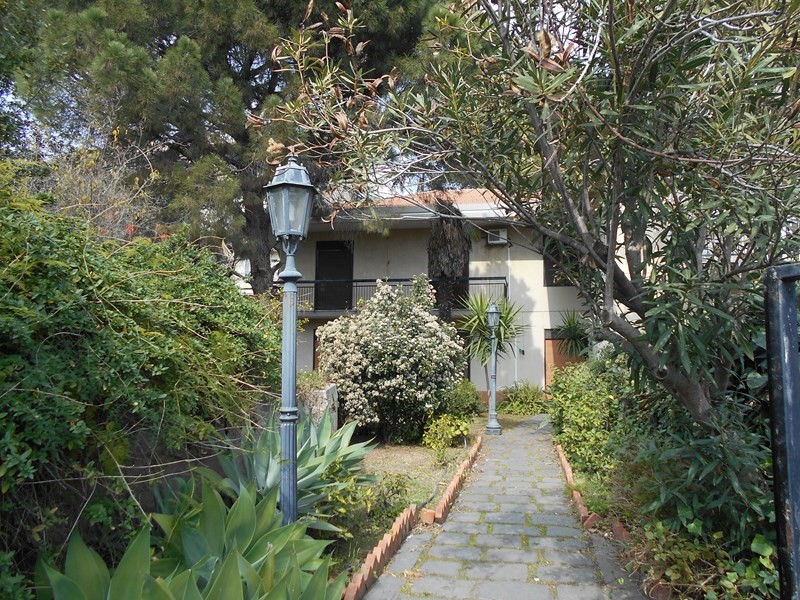 Villa in Vendita a Tremestieri Etneo, zona via novaluce 69, 500'000€, 300 m², con Box