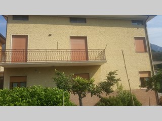 Casa Indipendente in Vendita a Endine Gaiano, 145'000€, Tot. 230mq, arredato