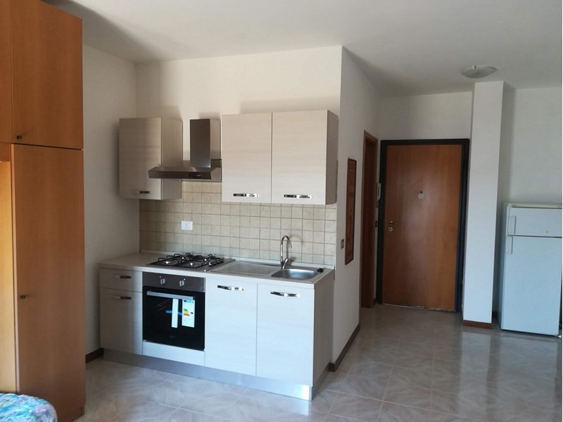 Monolocale in Affitto a Pomezia, zona POMEZIA NORD, 400€, 30 m², arredato