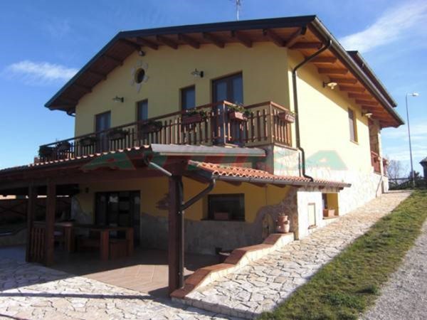 Villa in Vendita a Terre Roveresche, 350'000&euro;, 250 m², arredato
