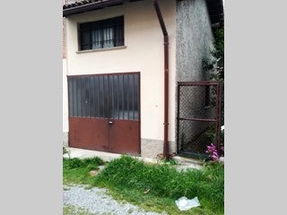 Trilocale in Vendita a Aicurzio, zona centro, 52'000€, 76 m²