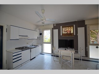 Appartamento in Vendita a Jesolo, zona Jesolo Pineta, 150'000€, 100 m²