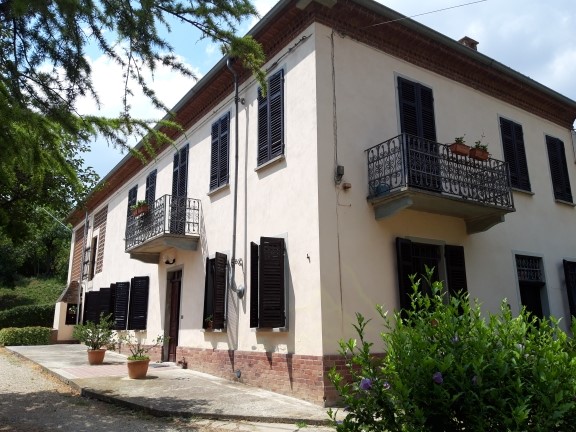 Cascina in Vendita a Calliano Monferrato, 350'000&euro;