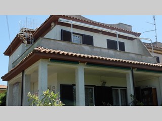 Villa bifamiliare in Vendita a Roma, zona lavinio, 180'000€, 105 m²