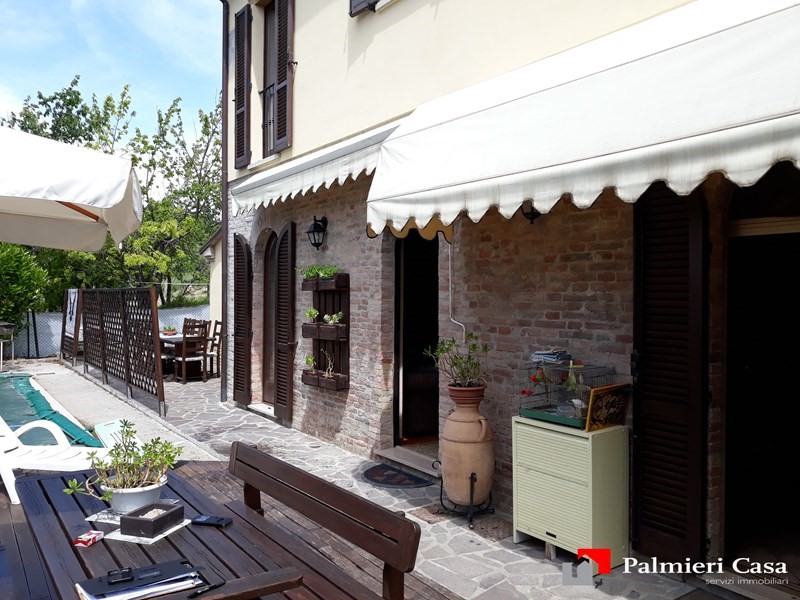 Casa Indipendente in Vendita a Pesaro, zona Roncaglia, 395'000&euro;, 150 m²