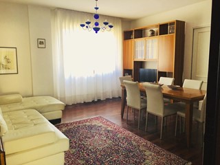 Appartamento in Vendita a Pesaro, zona centro, 280'000&euro;, 130 m²
