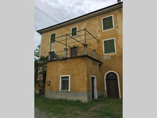 Casa Indipendente in Vendita a Cremolino, 55'000€, 180 m², arredato
