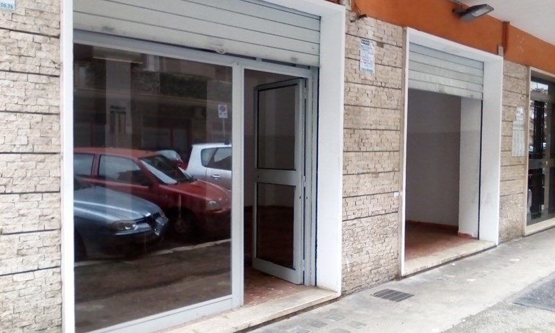 Negozio in Affitto a Roma, zona MARCONI, 800€, 40+40