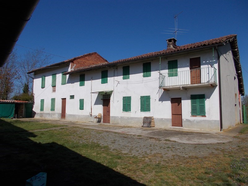 Casale in Vendita a Refrancore, 79'000&euro;, 320 m²