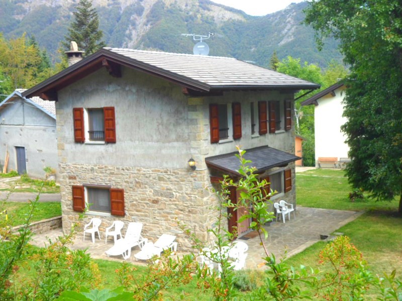 Villa in Vendita a Fanano, zona Pralungo, 195'000€, 120 m², arredato