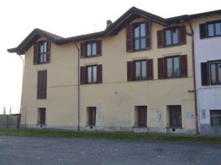 Trilocale in Vendita a Cairate, zona Centro, 125'000€, 100 m²