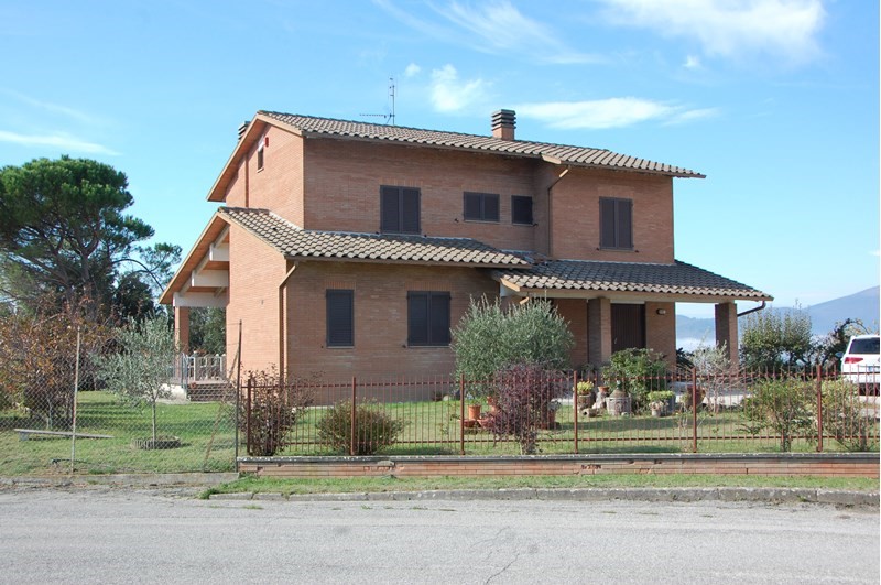 Villa in Vendita a Perugia, zona Colombella, 250'000€