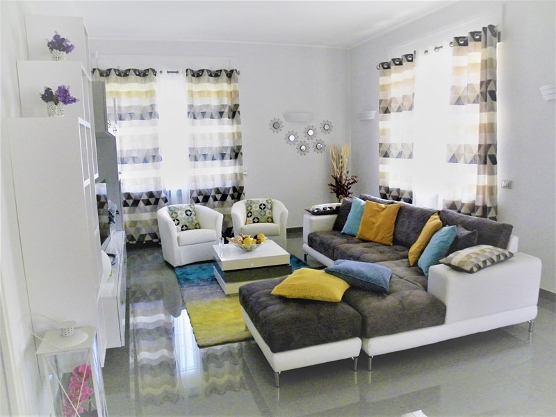 Villa in Vendita a Mezzanino, 290'000€, 300 m², arredato