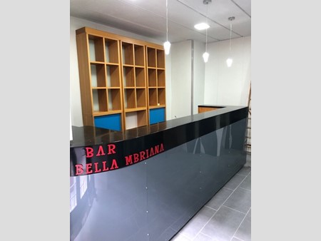 Negozio in Affitto a Napoli, 800€, 88 m²