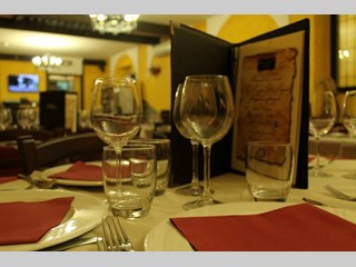 Attività commerciale in Affitto a Velletri, zona CENTRO, 960€, 150 m², arredato