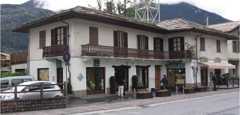 Appartamento in Vendita a Oulx, zona Corso Torino, 320'000€, 190 m²