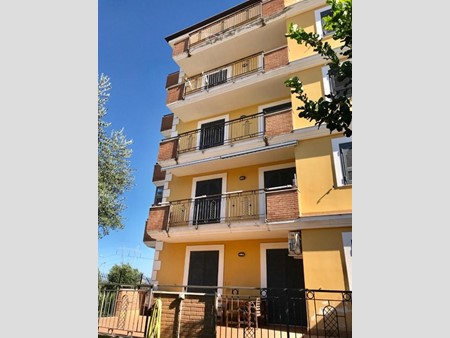Quadrilocale in Vendita a Orta di Atella, zona piazza Valentino , 139'000€, 100 m², arredato, con Box