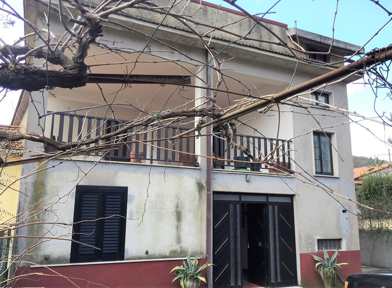 Casa Indipendente in Vendita a Alatri, 120'000€, 180 m²