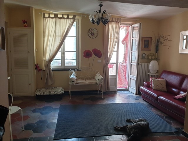 Trilocale in Vendita a Acqui Terme, zona Centro storico, 72'000€, 83 m²