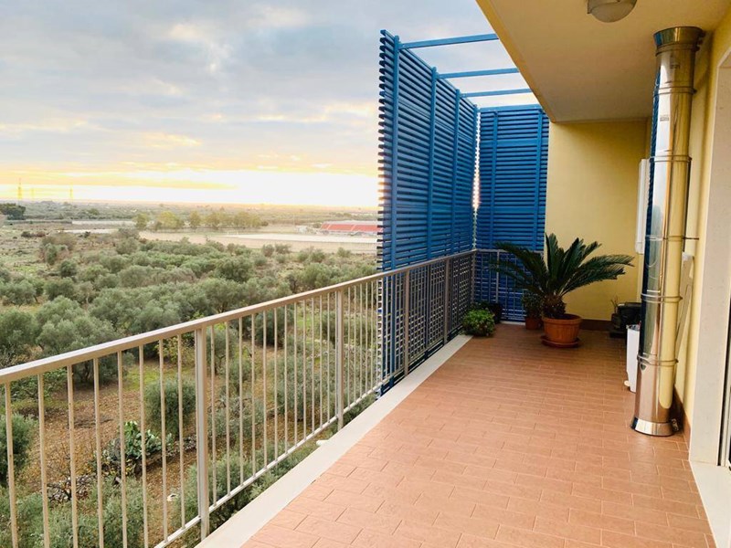 Trilocale in Vendita a Valenzano, zona Boscarello, 155'000€, 93 m², con Box