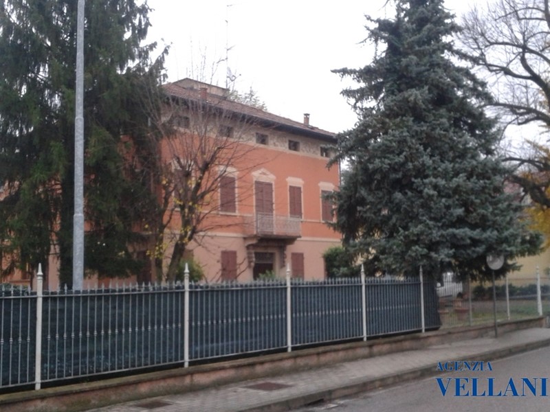 Villa in Vendita a Campagnola Emilia, 700'000€, 360 m²