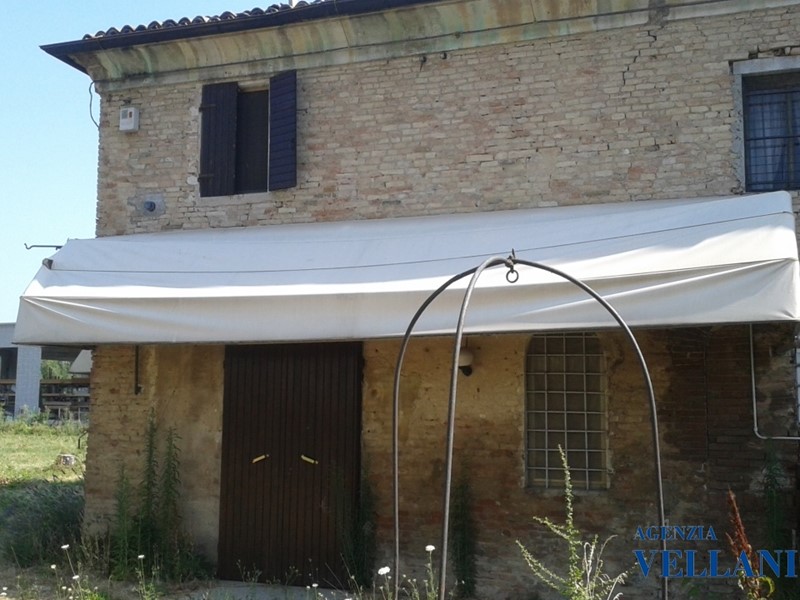 Casa Semi Indipendente in Vendita a Carpi, 250'000€, 341 m²