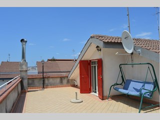 Villetta a schiera in Vendita a Quarto, zona Zona centrale, vicino stazione autobus e cumana, 360'000€, 280 m²