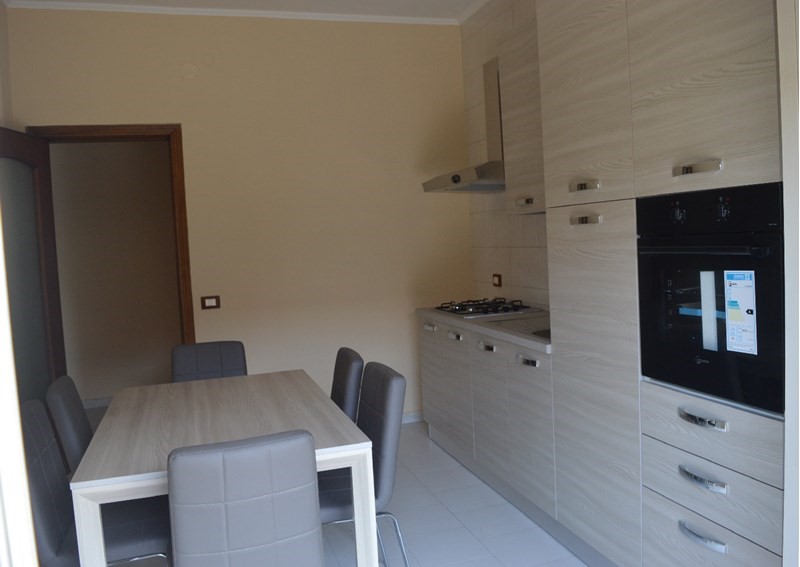 Trilocale in Affitto a Casoria, 600€, 80 m², arredato