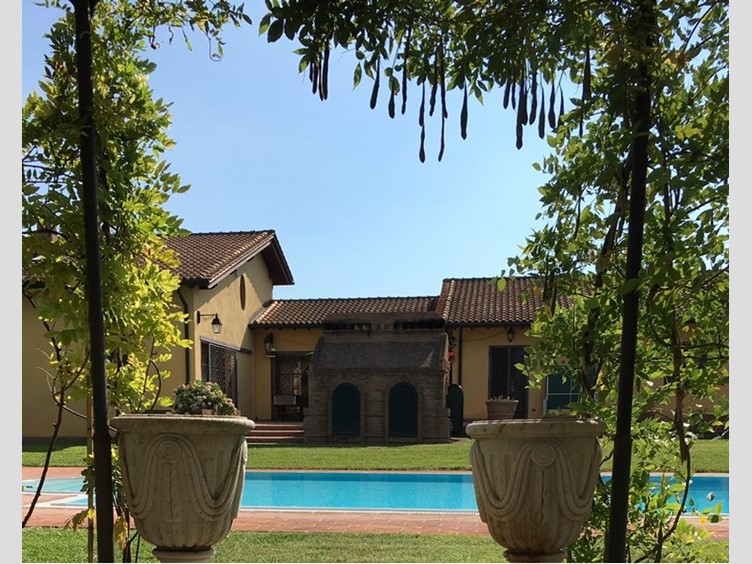 Villa in Vendita a Pisa, zona La Vettola, 900'000€, 350 m²