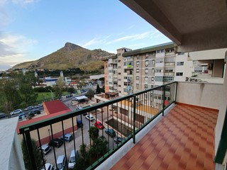 Trilocale in Vendita a Palermo, zona Partanna Mondello, 89'000€, 100 m²