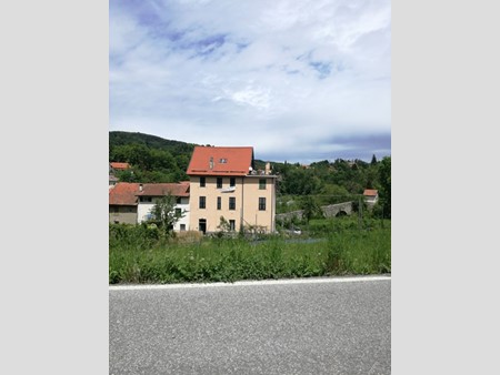 Trilocale in Vendita a Urbe, zona Via Ferriere 38, 25'000€, 65 m²