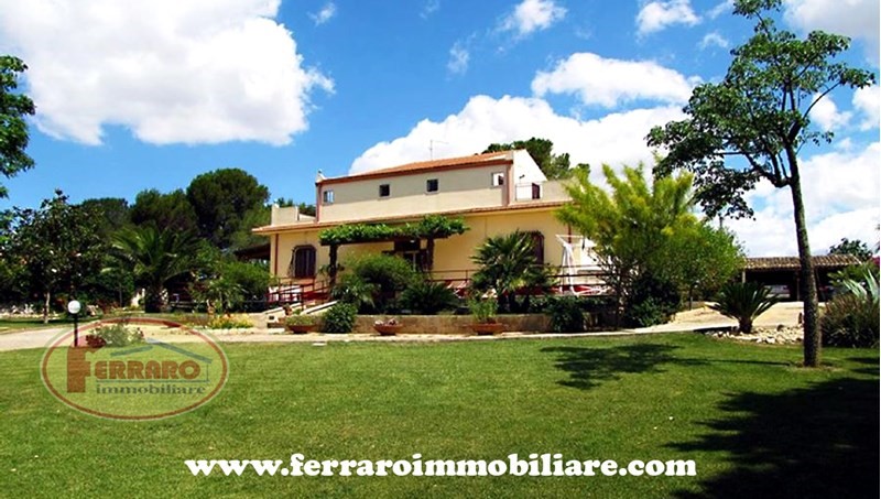 Villa in Vendita a Modica, zona Modica-Ispica, 220'000€, 135 m²