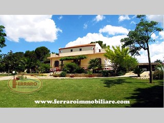 Villa in Vendita a Modica, zona Modica-Ispica, 220'000€, 135 m²