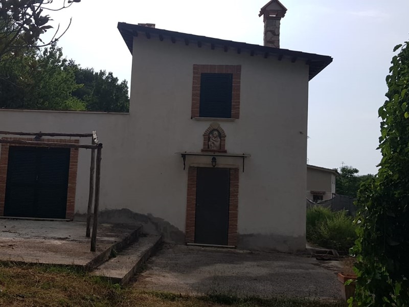 Villa in Vendita a Palombara Sabina, zona PALOMBARA SABINA, 149'000&euro;, 85 m²