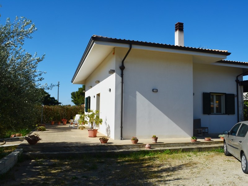 Villa in Vendita a Noto, zona Lido di Noto, 250'000€, 135 m²