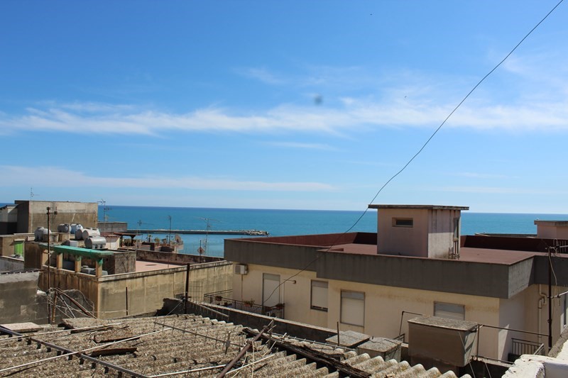 Appartamento in Vendita a Sciacca, zona Via mori , 60'000€, 70 m², arredato