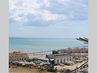 Appartamento in Vendita a Sciacca, zona Via mori, 79'000€, 110 m², arredato