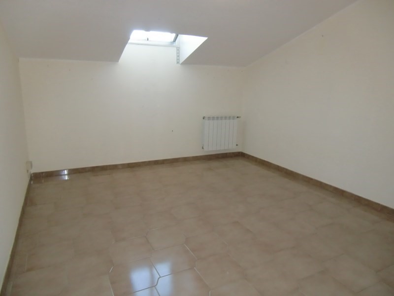 Mansarda in Vendita a Gravina di Catania, zona via valle allegra, 85'000&euro;, 100 m²